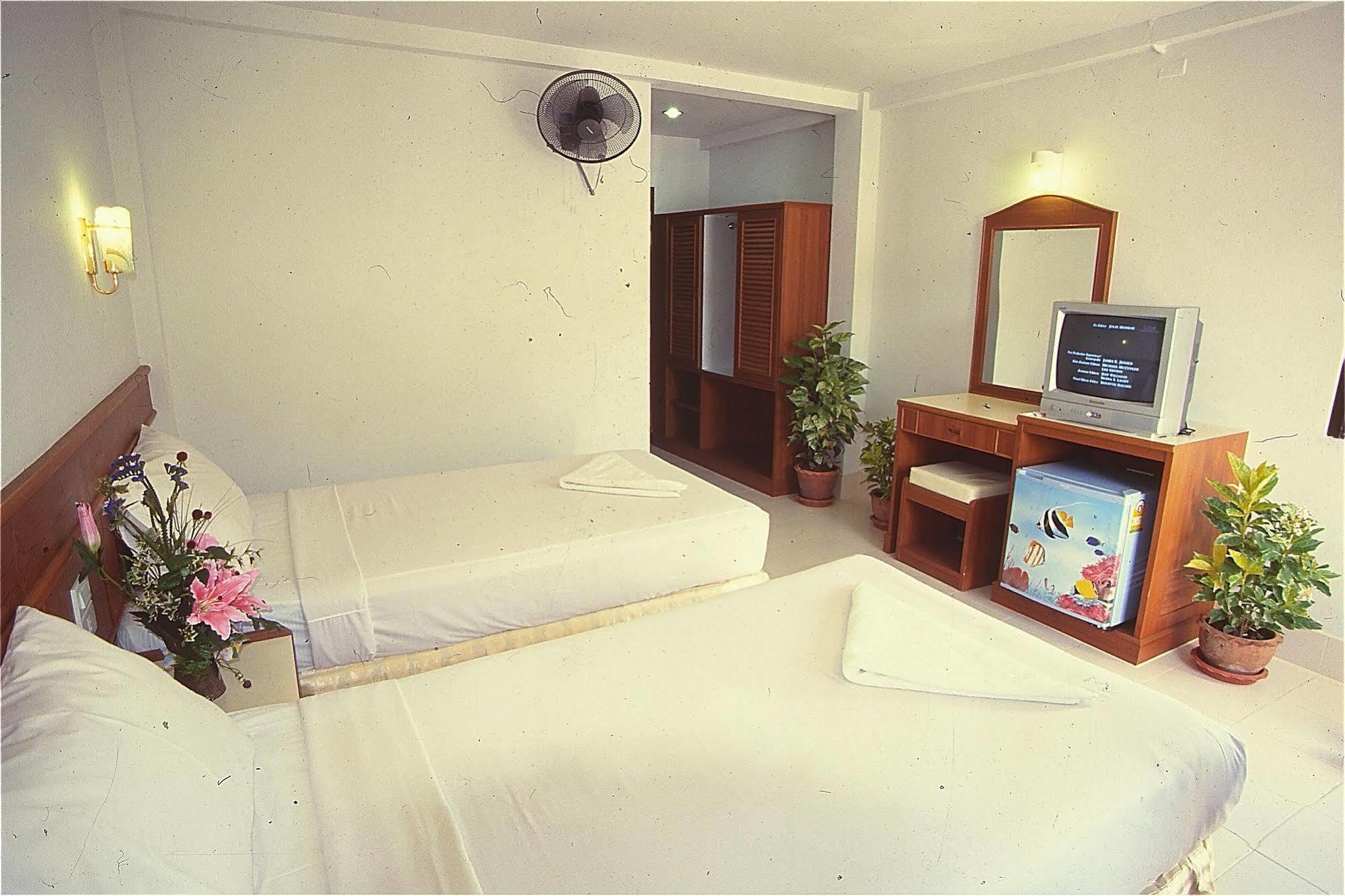 J Apartment Ao Nang Buitenkant foto