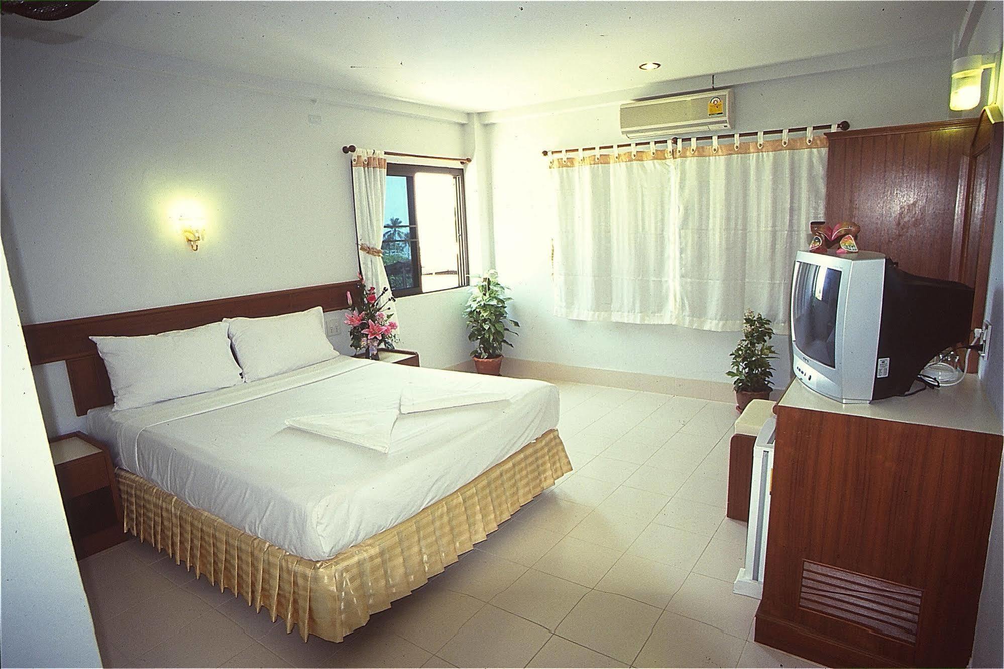 J Apartment Ao Nang Buitenkant foto