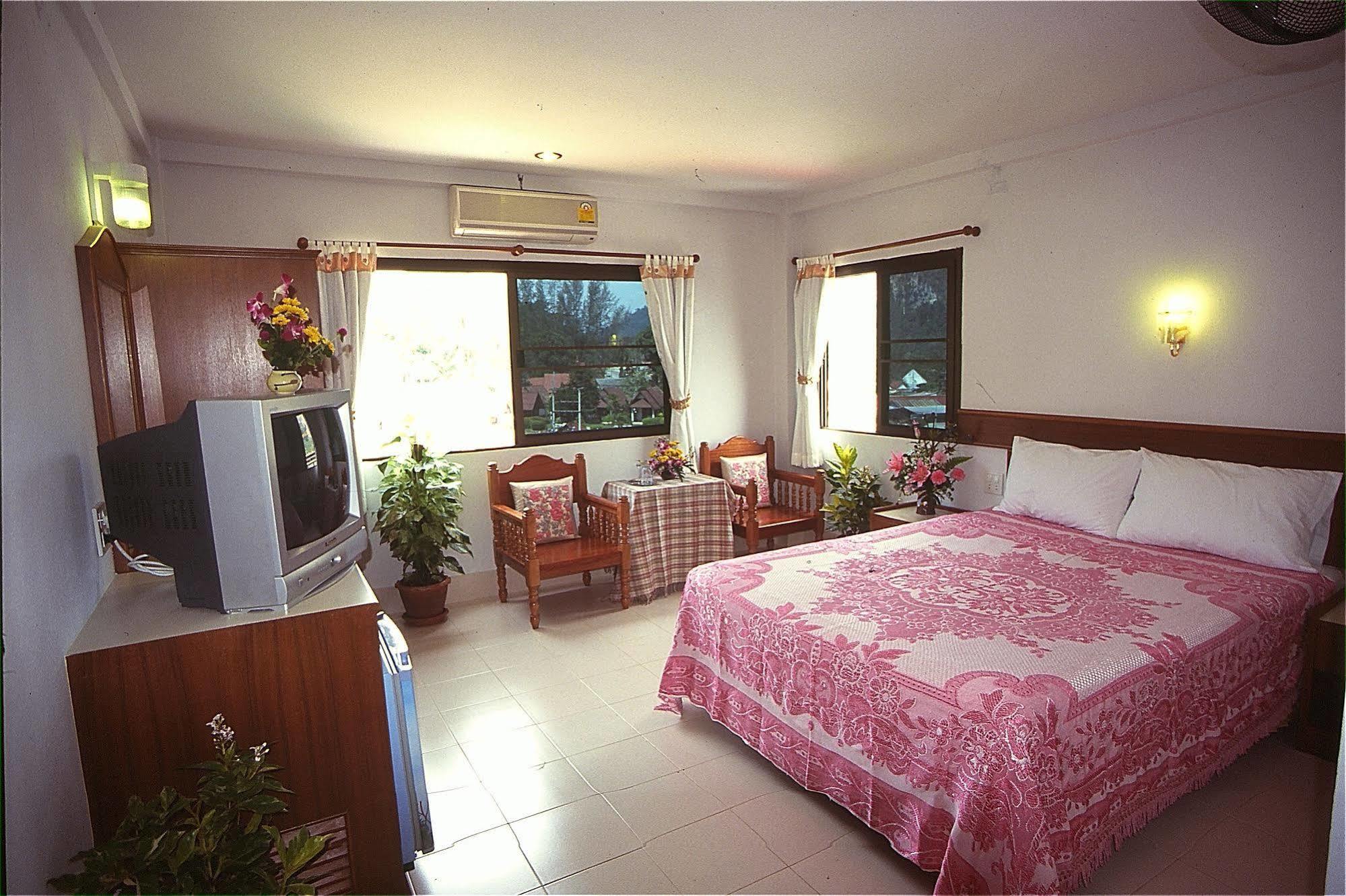 J Apartment Ao Nang Buitenkant foto