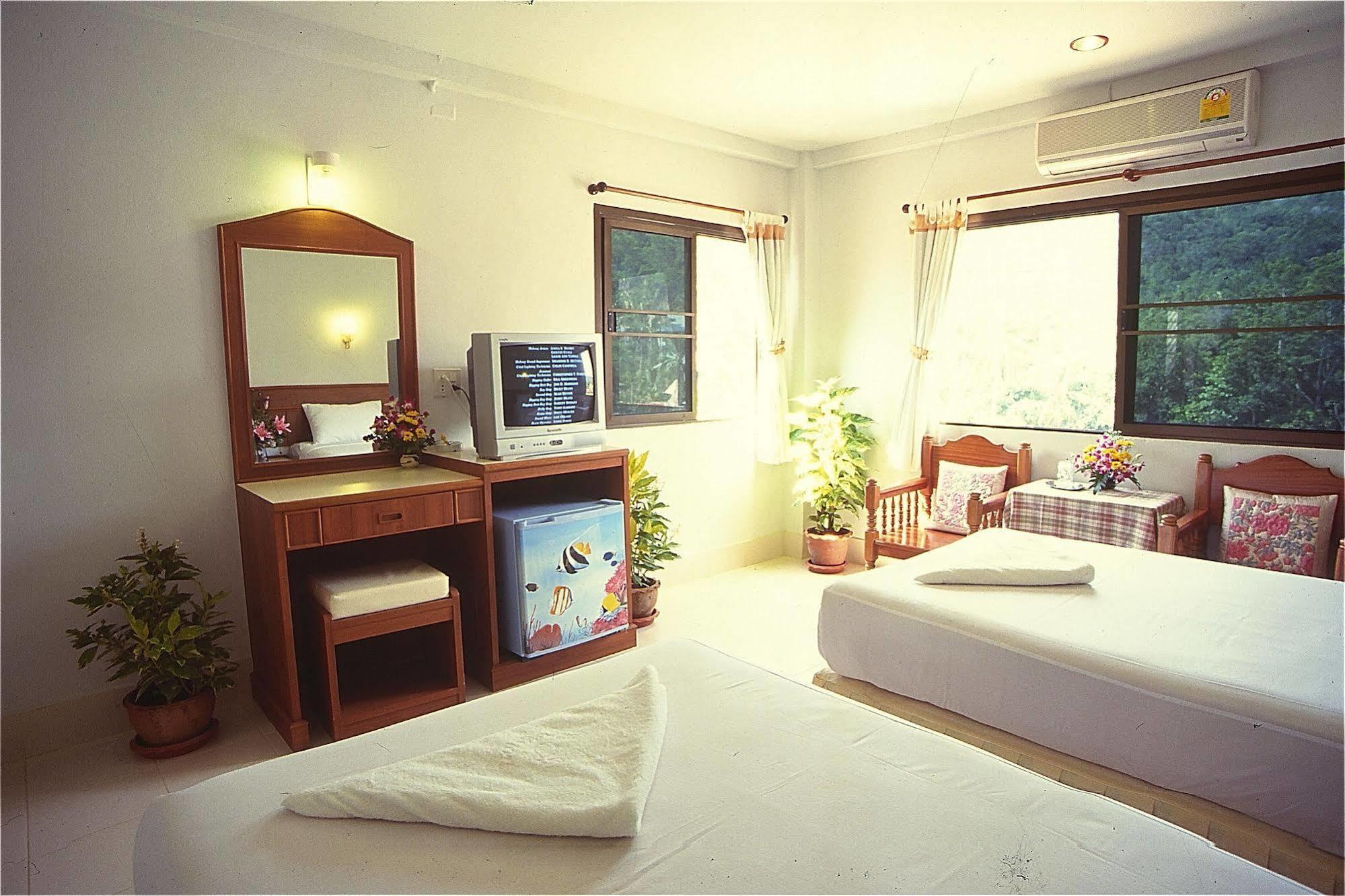 J Apartment Ao Nang Buitenkant foto