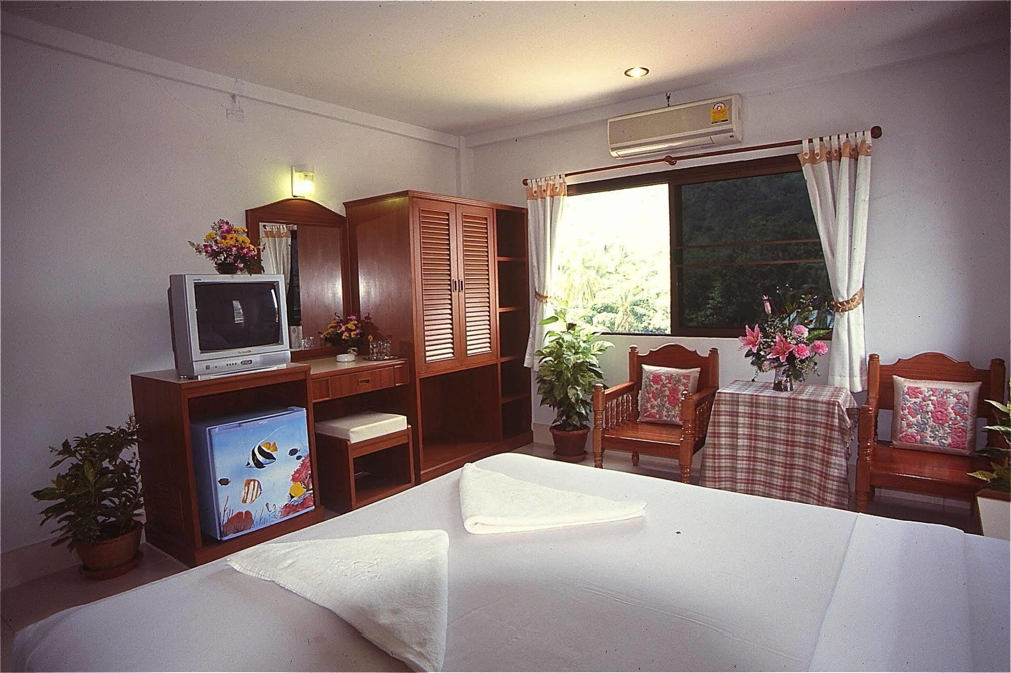 J Apartment Ao Nang Buitenkant foto